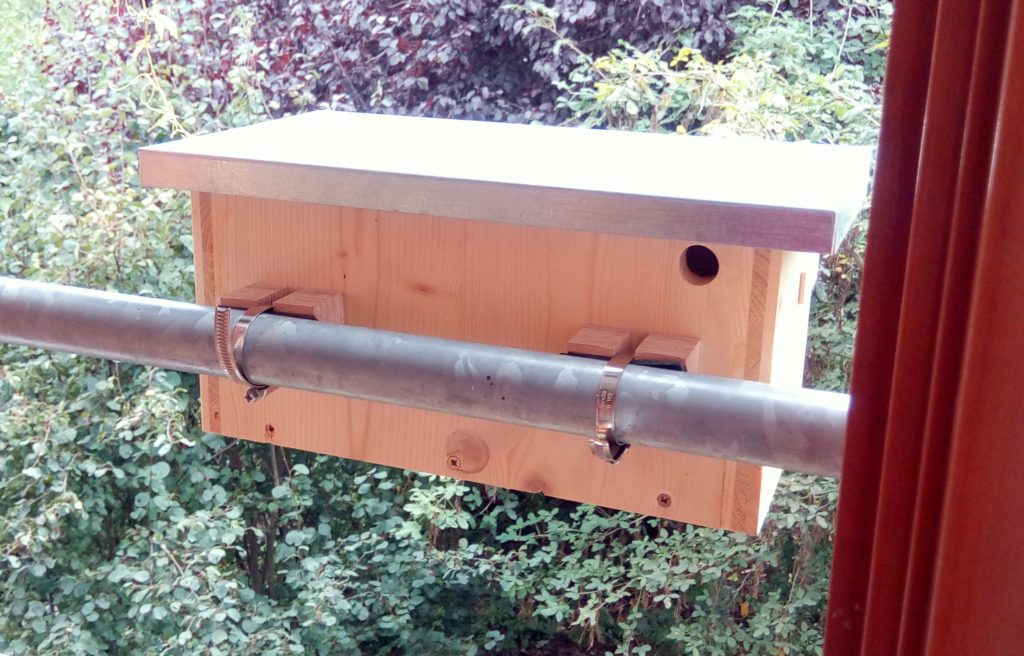 Birdbox to attach to balcony